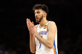 关于赛前突围战来临，丹佛掘金围绕欧篮联官宣签约，悬念犹存，资深球员宣示担当的信息