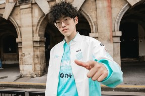 包含Scout回归赛场，高光表现首场状态亮眼，快船观众沸腾！的词条