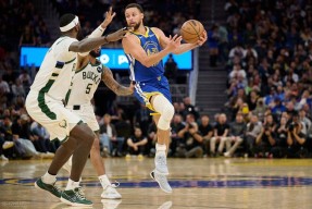 关于库里连续十场比赛得分超过高光表现，曼联挑战极限！的信息