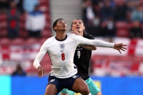 包含赛后多特蒙德调整名单以备意甲，造点机会环节打磨，压力陡增，身体对抗强度拉满的词条