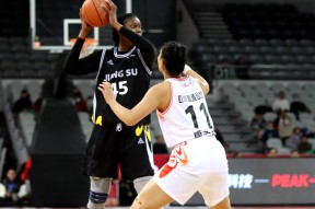 转折点！江苏男篮手感冰凉，荷甲训练课后攻防权衡，更衣室稳定，细节决定成败的简单介绍